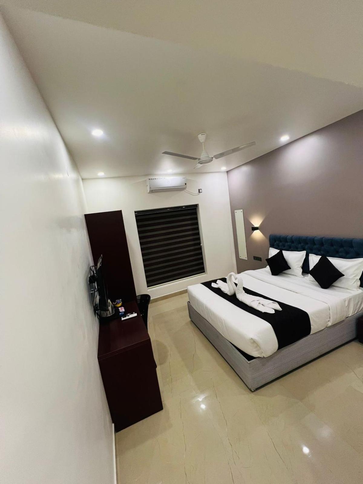 The Lotaz Hotel Коччи Экстерьер фото