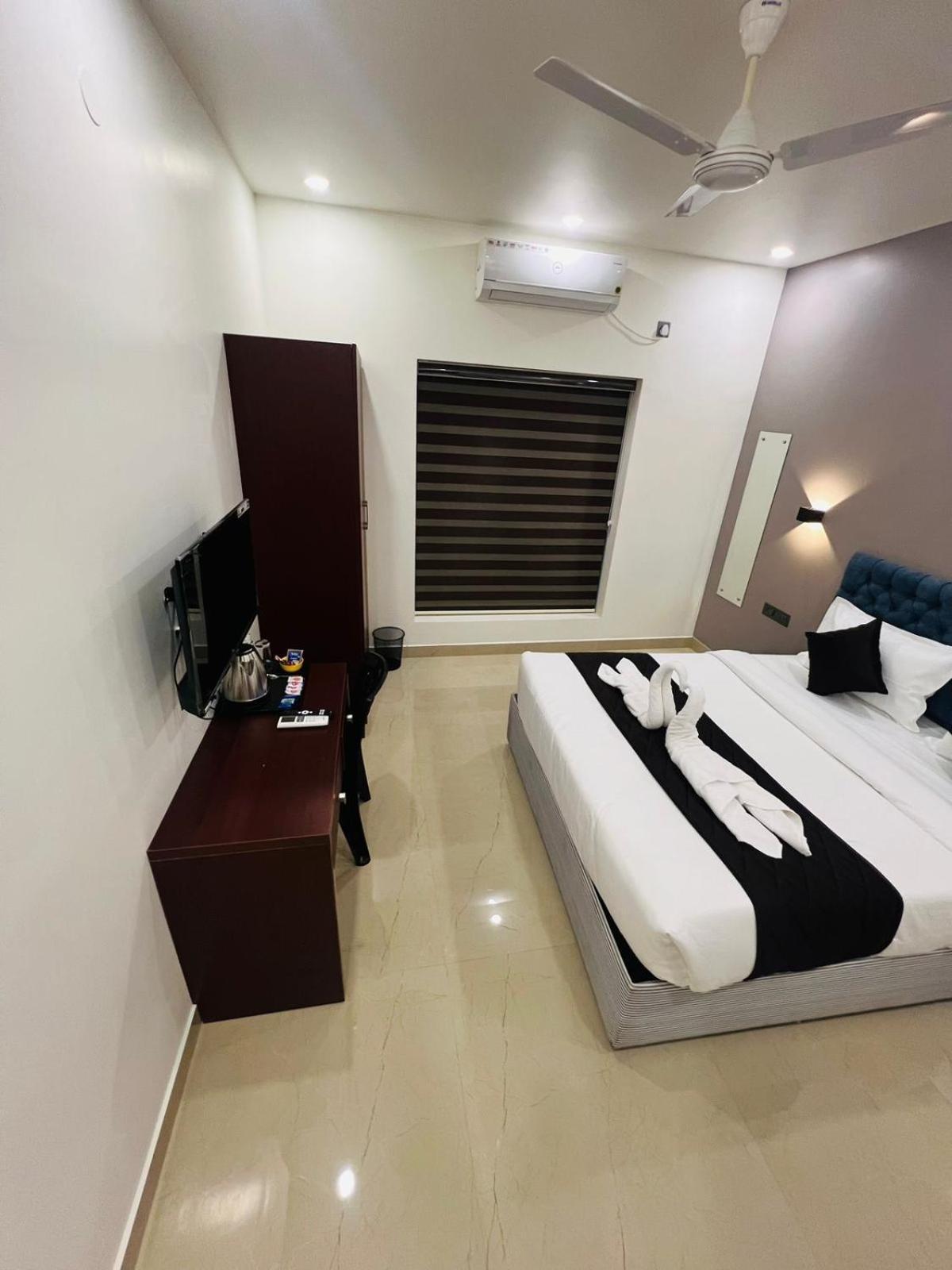 The Lotaz Hotel Коччи Экстерьер фото