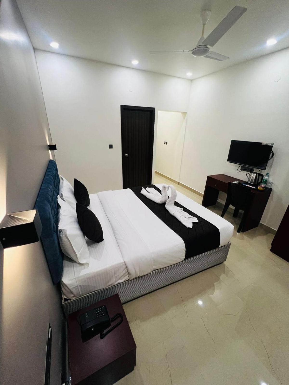 The Lotaz Hotel Коччи Экстерьер фото