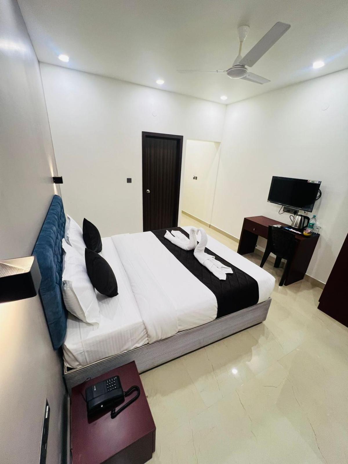 The Lotaz Hotel Коччи Экстерьер фото