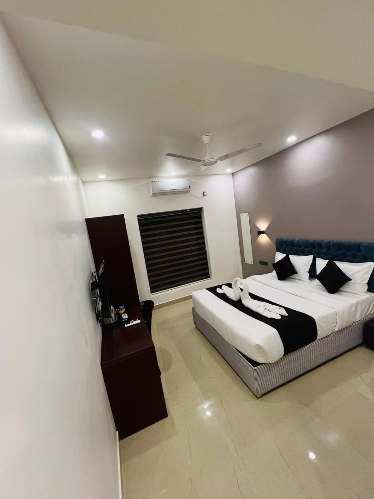 The Lotaz Hotel Коччи Экстерьер фото
