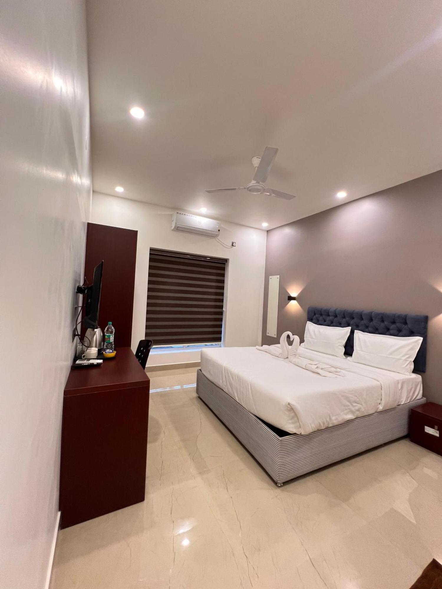 The Lotaz Hotel Коччи Экстерьер фото
